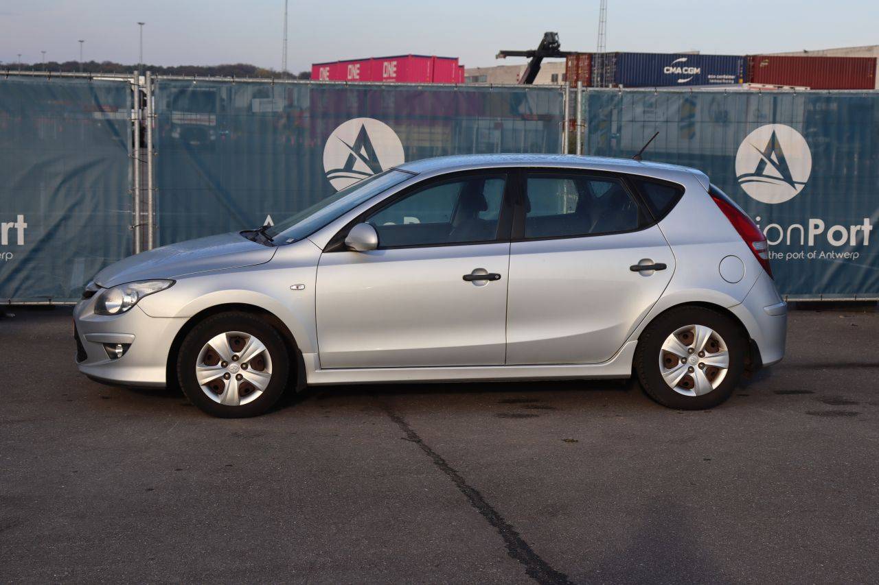 Passenger car Hyundai i30 Petrol 109hp 2011 (Margin)