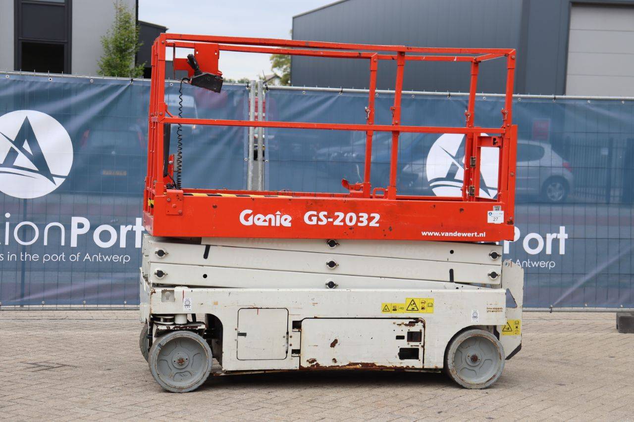 Scissor lift Genie GS-2032 Electric 8m 2013