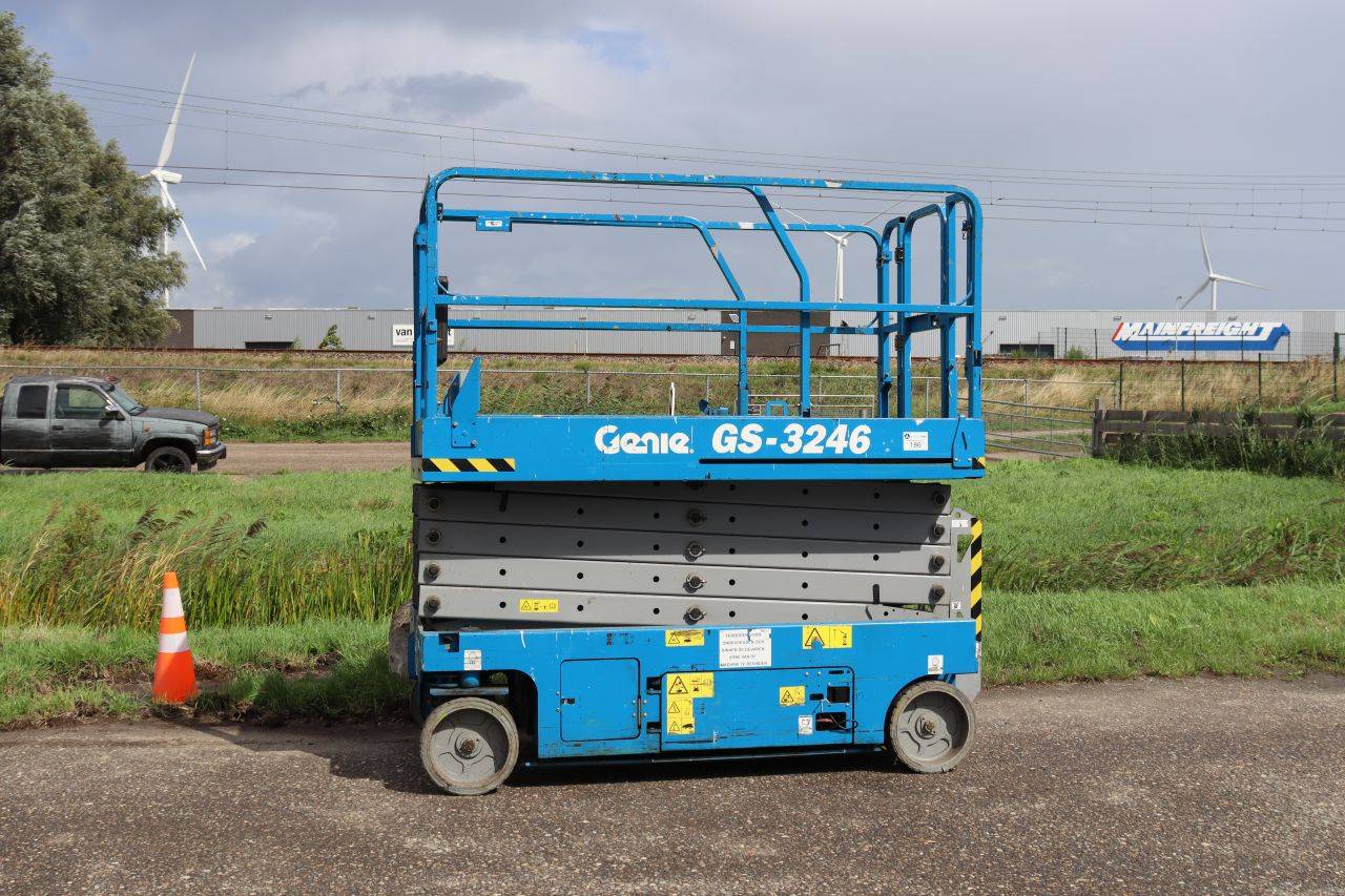 Scissor Lift Genie GS-3246 Electric 317kg 11.75m 2008