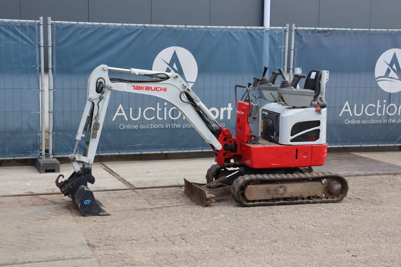 Mini excavator Takeuchi TB210R Diesel 2016