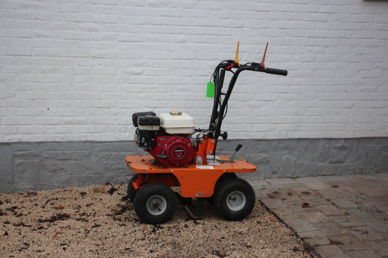 Benassi 300 Petrol 3.6kW Turf Cutter 2019