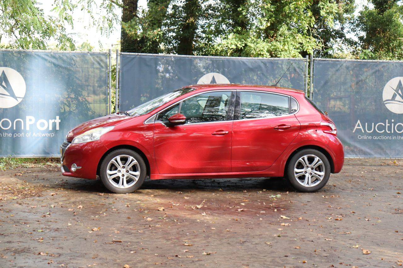 Pkw Peugeot 208 Benzin 95 PS 2012