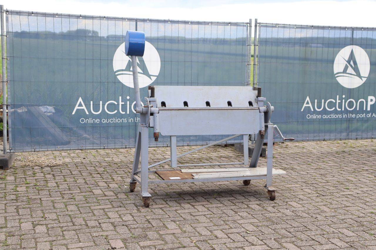 Manually operated bending machine