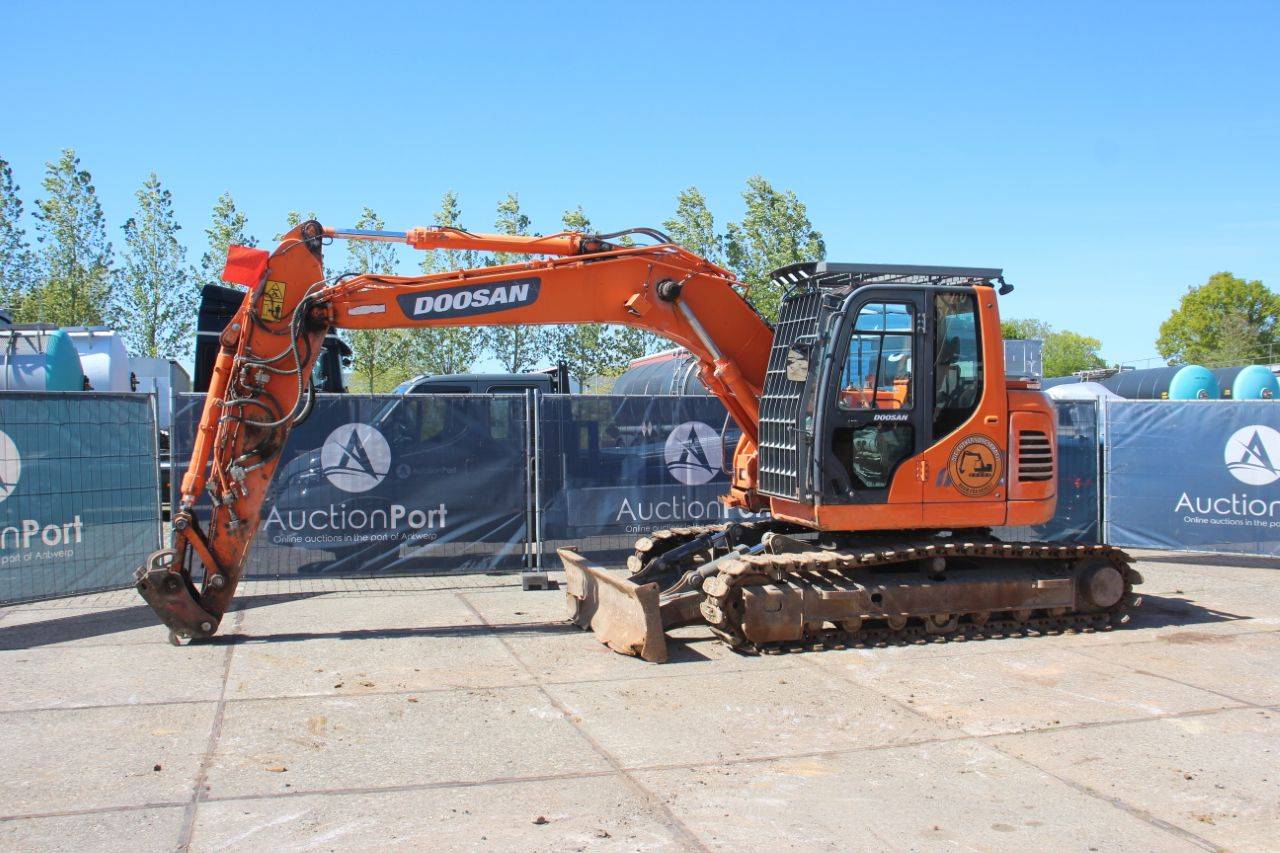 Doosan DX140LCR-3 Crawler Excavator 81kW 2014