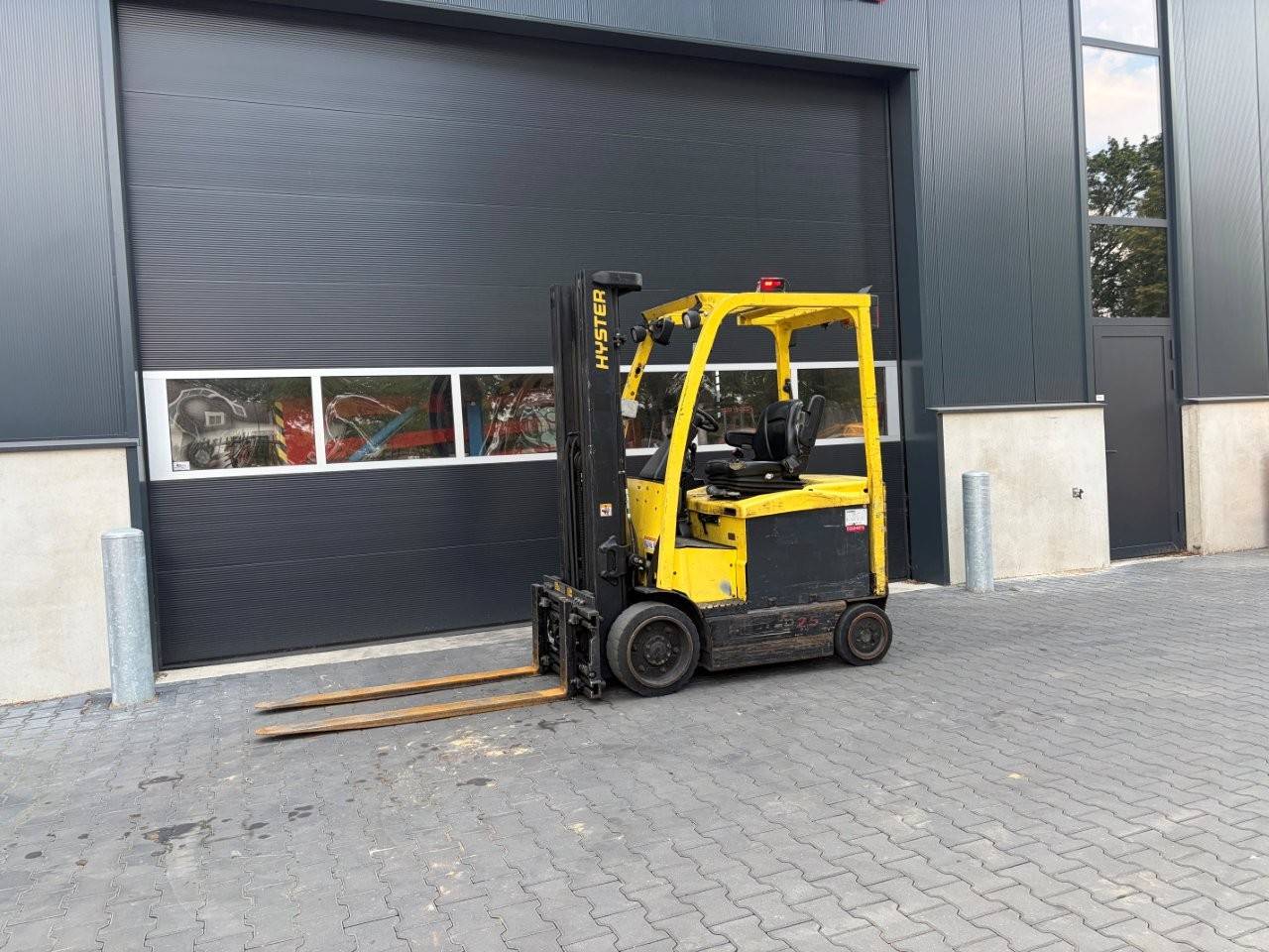 Empilhadeira elétrica Hyster E2.5XN 1240kg 5,55m 2013