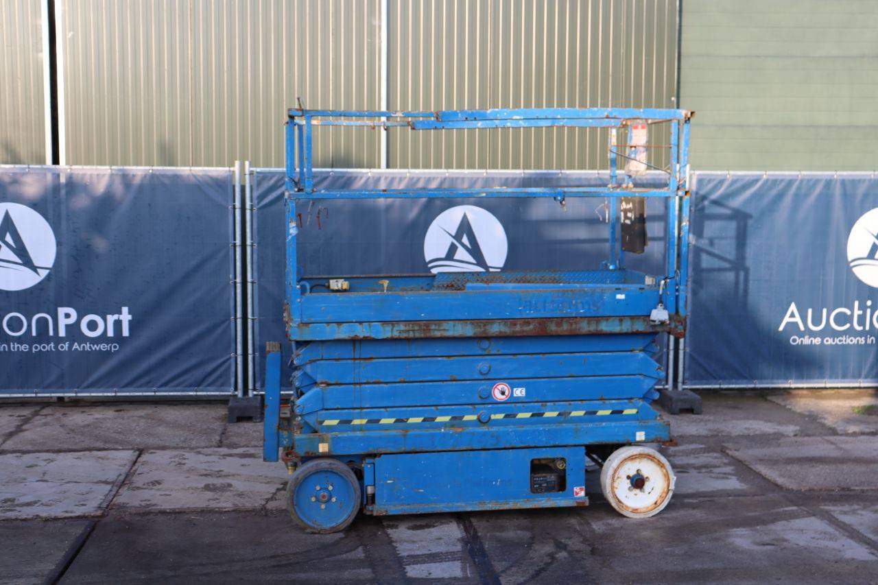 SkyJack SJ4626 Electric Scissor Lift 9.9m 2015