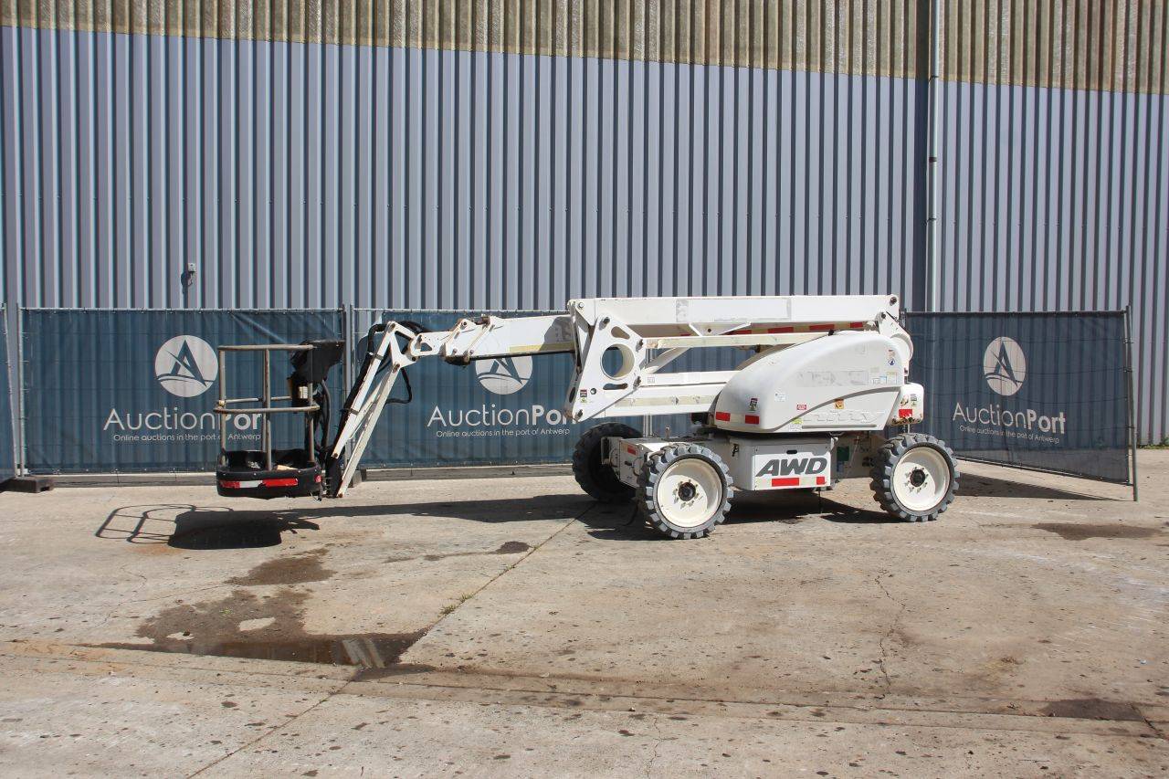 Piattaforma aerea articolata Niftylift HR21, ibrida diesel + elettrica, portata 225 kg, altezza 20,8 m, anno di produzione 2015.