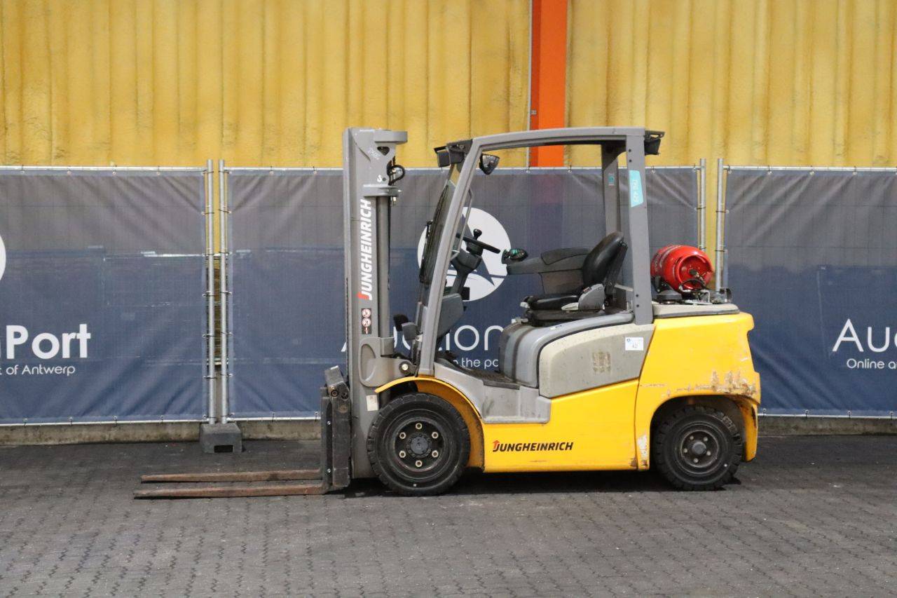 Forklift Jungheinrich TFG 425 LPG 2400kg 4.73m 2019