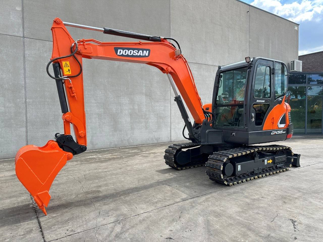 Doosan DX55-9C Diesel-Midi-Bagger 2019
