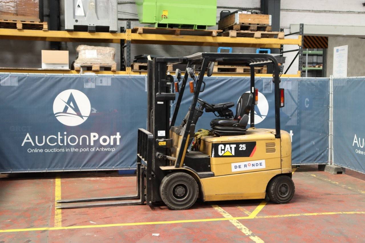 Caterpillar EP25K-PAC Electric Forklift 2500kg 4.5m 2010