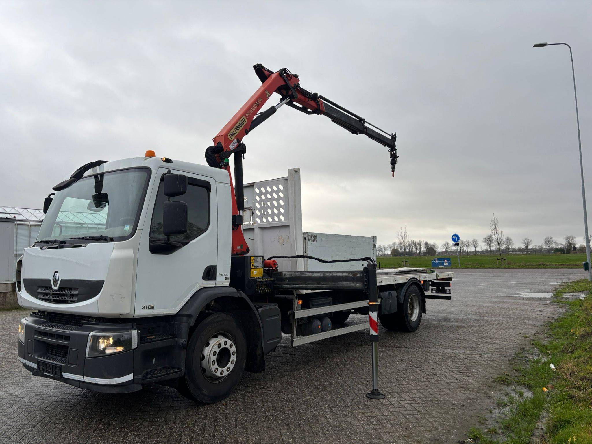 Crane truck Renault Premium 310 Diesel 2014