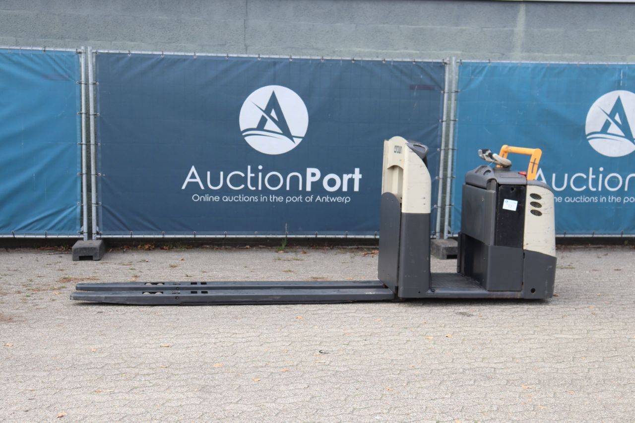 Order picker Crown ESR5000-1.4 TT7140 Electric 1400kg 2011