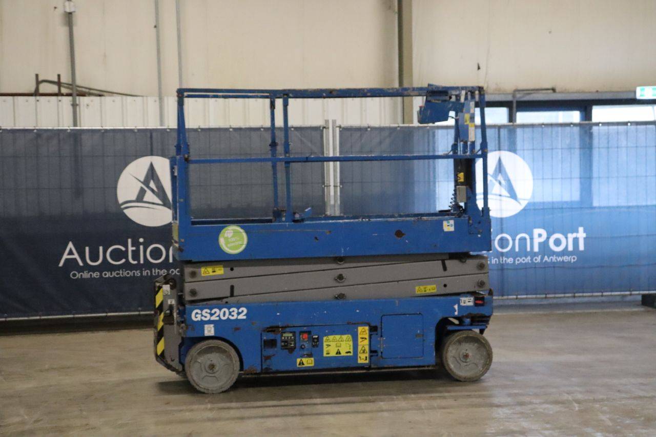 Scissor lift Genie GS-2032 Electric 7.9m 2014