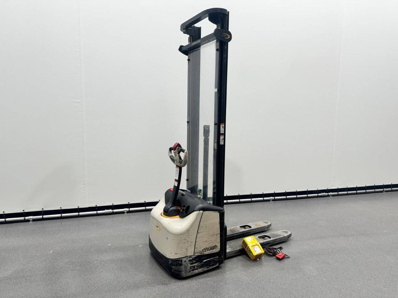 Crown WF 3000 1.2 TF Electric Stacker 1200kg 4.4m 2013