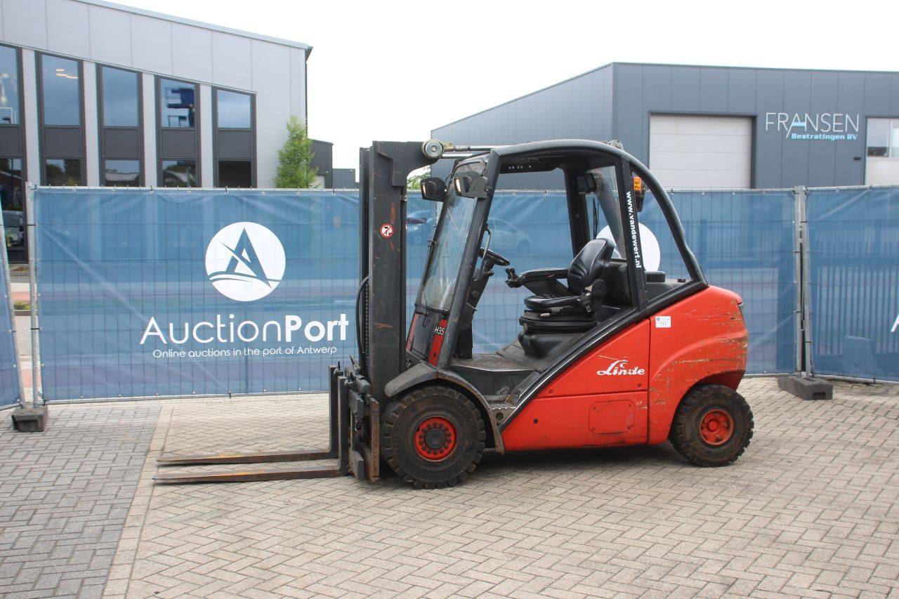 Forklifts - Mini excavators - Trucks - Generators - Aerial work platforms