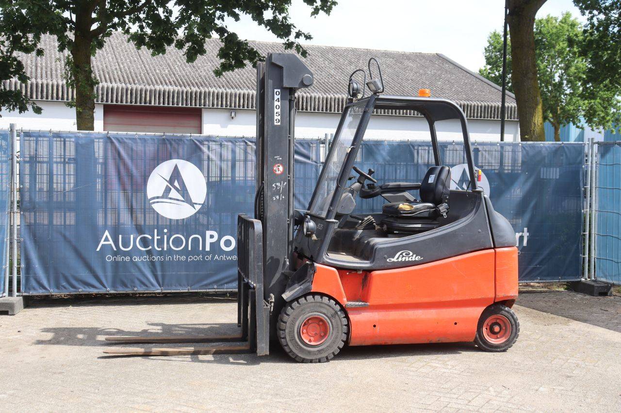 Carrello elevatore elettrico Linde E25/600-02 2500 kg 2000
