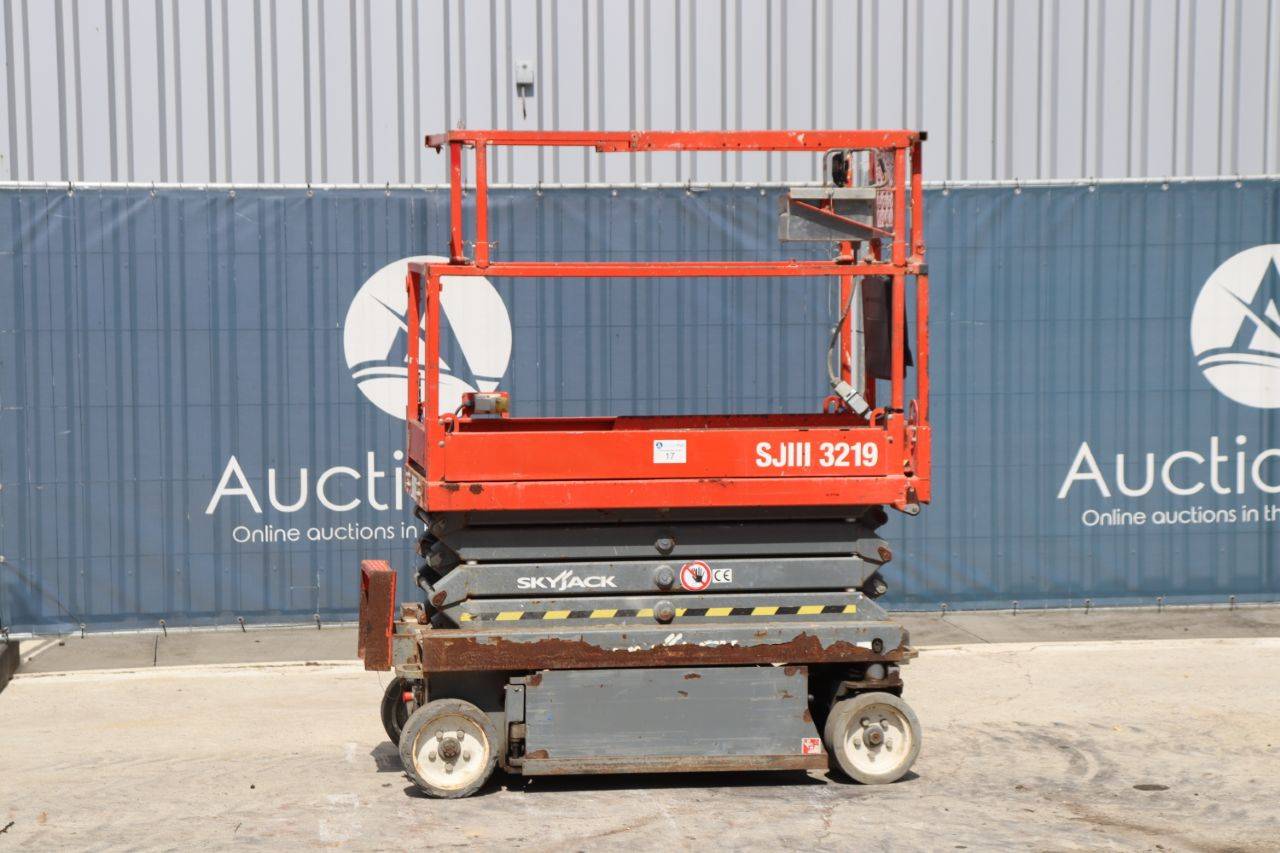 Scissor Lift Skyjack SJIII 3219 Electric 7.62m 2016