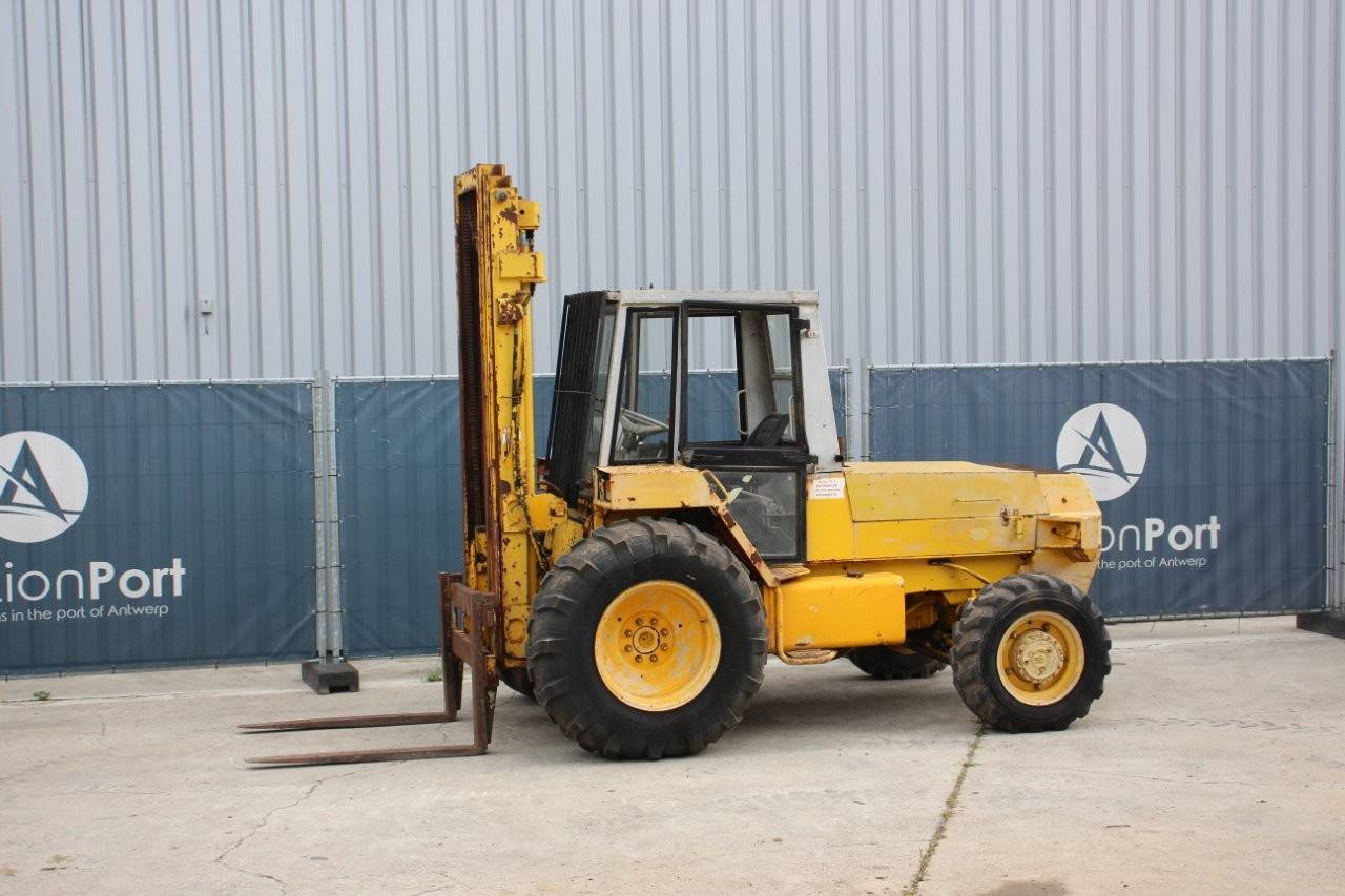 Rough terrain forklift JCB 926 Diesel 2600kg 4.5m