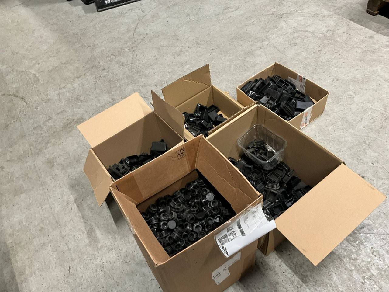 Party Boxes with Assorted Caps