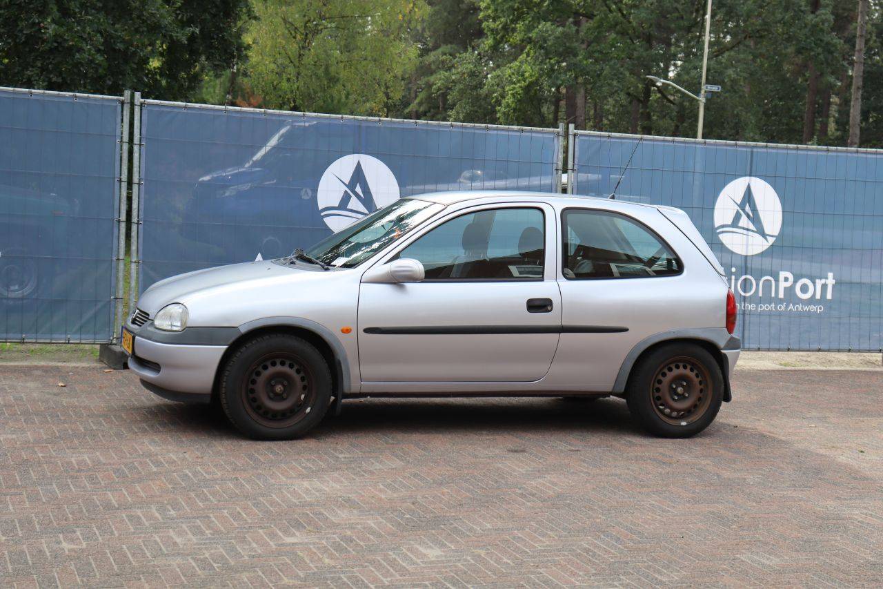 Autovettura Opel Corsa 1.2 16V Benzina 1998