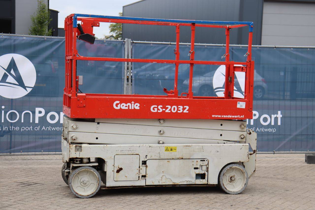 Scissor lift Genie GS-2032 Electric 8m 2013