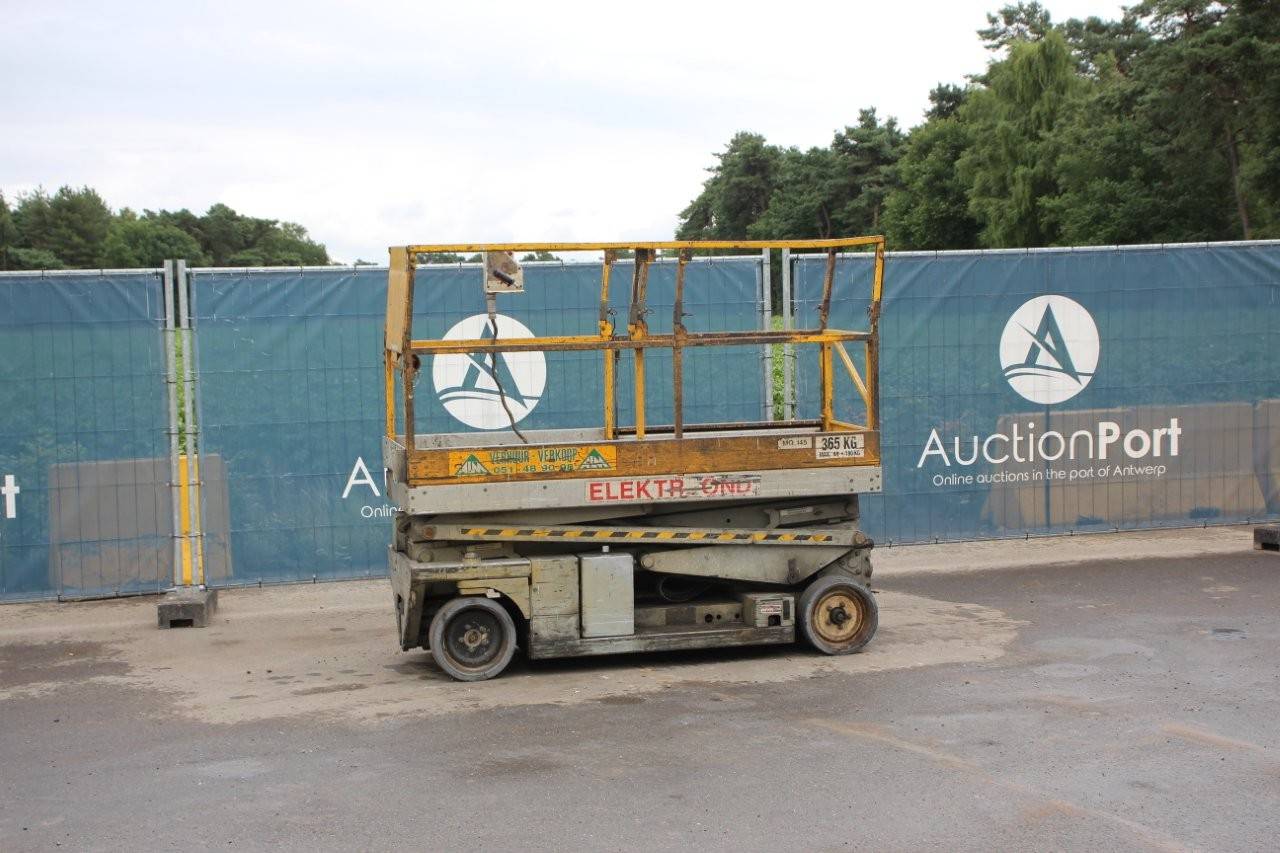 Scissor lift Custers 2033 Electric 1995