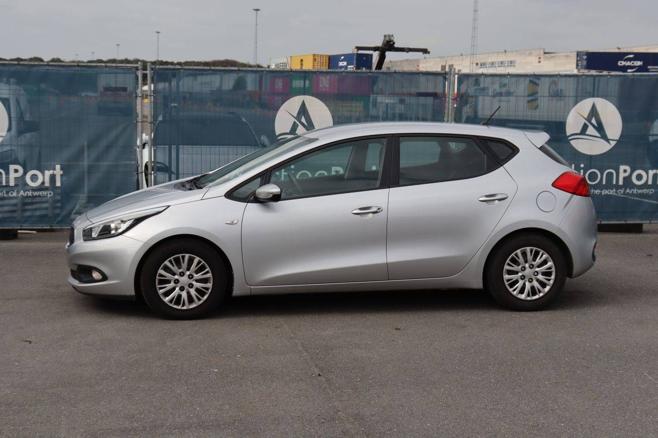 Passenger car Kia Cee'd Diesel 90hp 2013 (Margin)