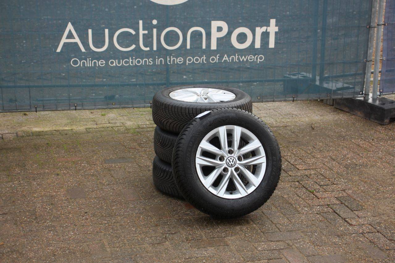 Dunlop 195/65R15 tires with Volkswagen rims, 4 pieces (margin)