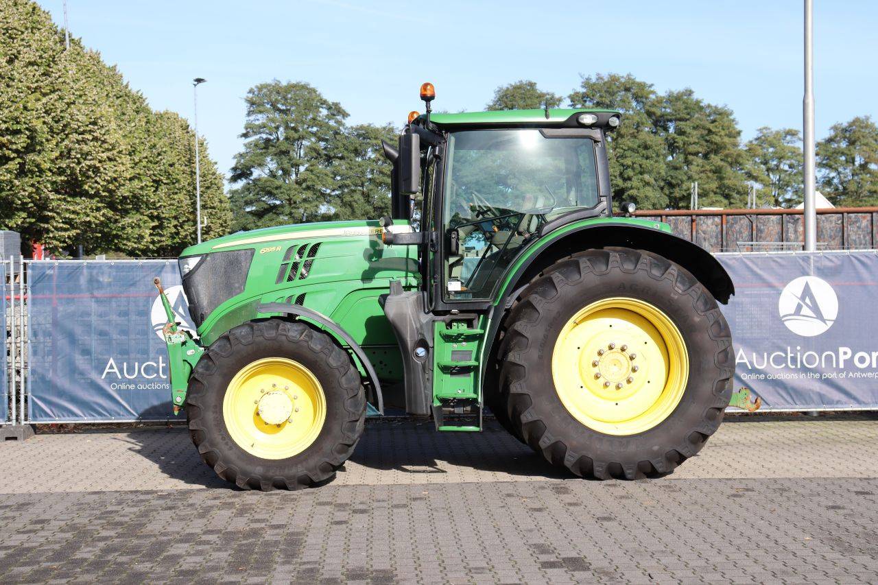 Tracteur John Deere, divers modèles, notamment 6215R, 6155R, 6125R, 6195R, et peut-être 6950R, diesel, année 2003