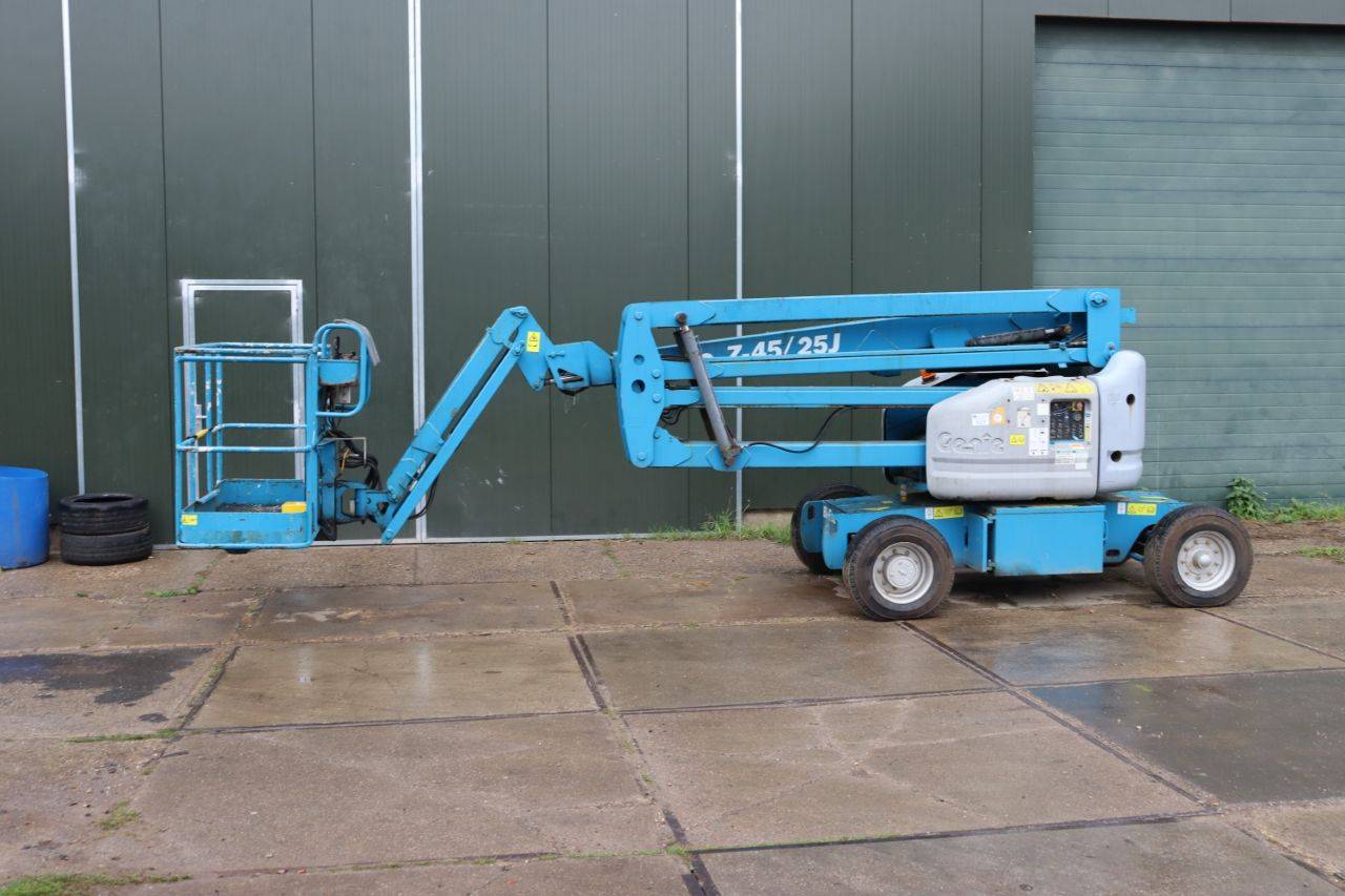 Genie Z-45/25J Articulated Boom Lift Electric + Diesel 227kg 15.8m 2006