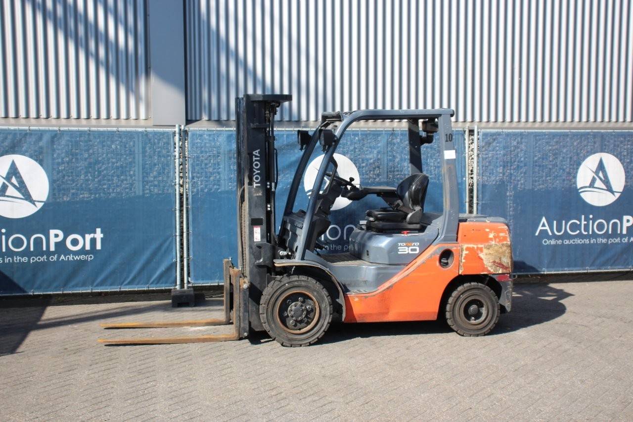 Forklift Toyota 02-8FDF30 Diesel 3000kg 4.7m 2016