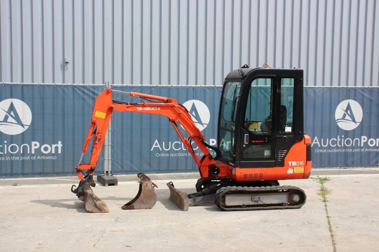 Earthmoving - Excavators - Wheel loaders - Mini excavators - Equipment - Forklifts