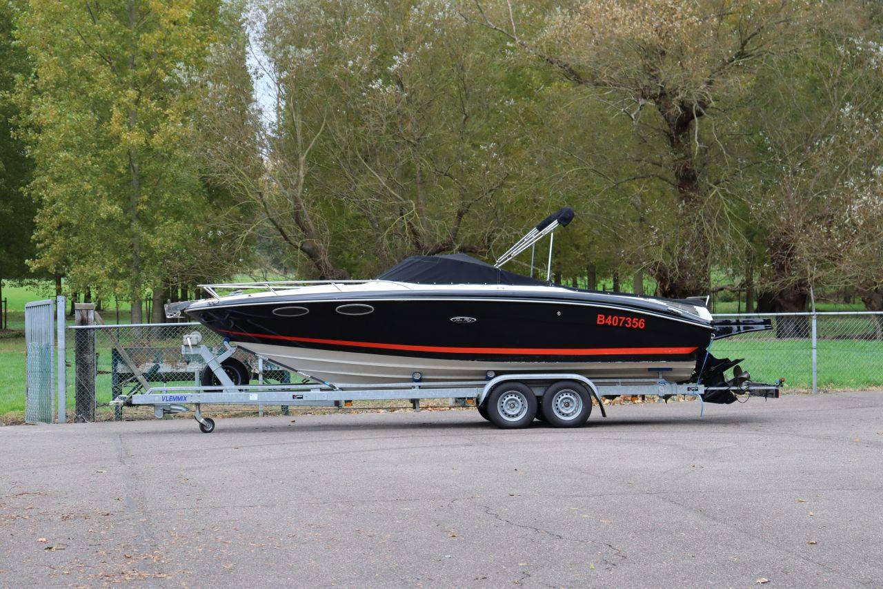 Sea-Ray 240 SunSport Benzin-Schnellboot 260 PS 2009 mit Trailer (Margin)