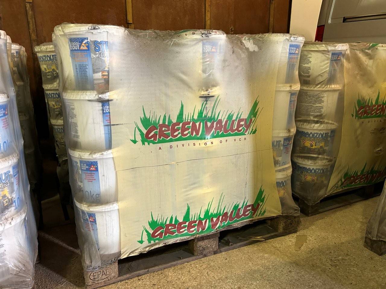 Pallet with road salt
