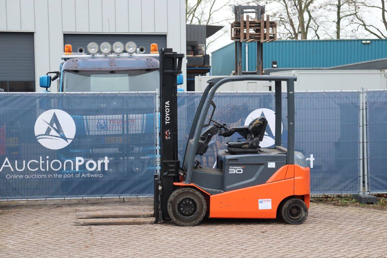Toyota 8FBMKT30 Electric Forklift 3000kg 3.7m 2013