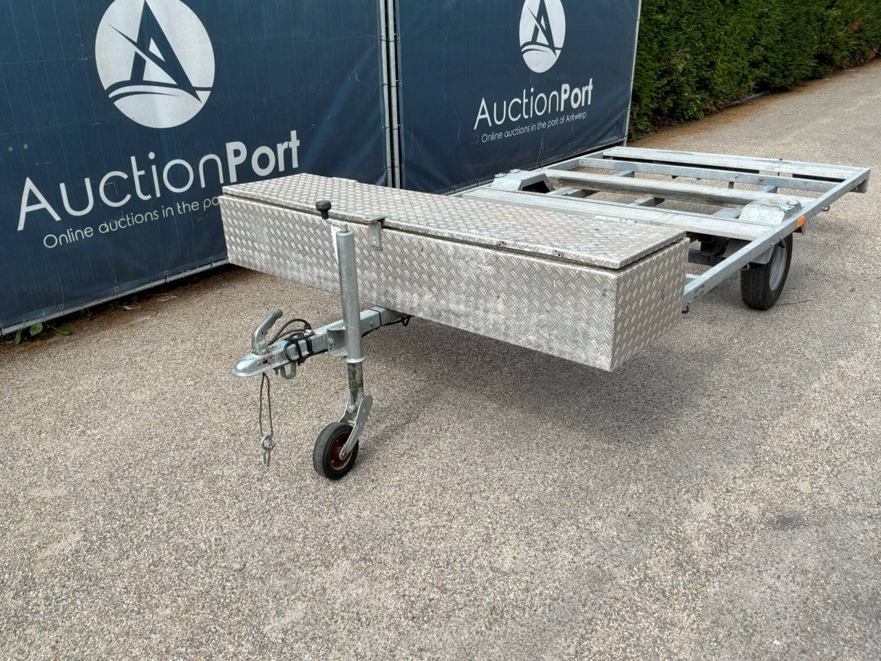 Trailer chassis
