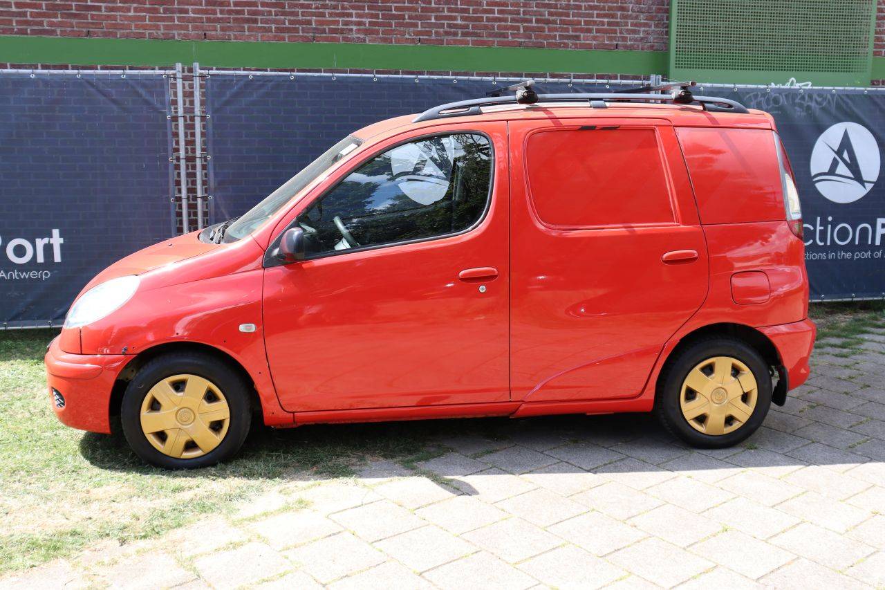 Toyota Yaris Verso 1.3 Van ATM Petrol 86hp 2003 van