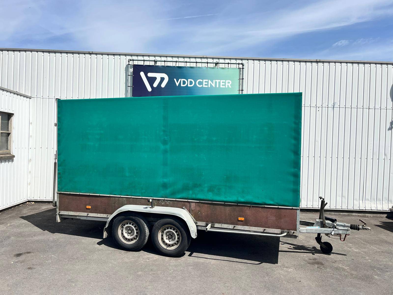 Enclosed trailer Wijnhoven 410x185x195cm 2001 with tarpaulin