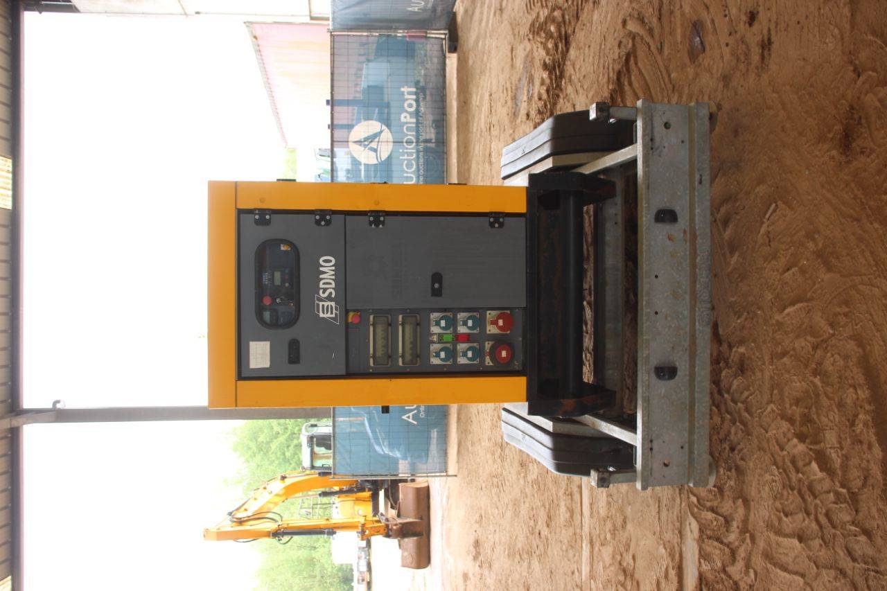 Generator SDMO R110C3 Diesel 2015 100kVA op Aanhangwagen veili...