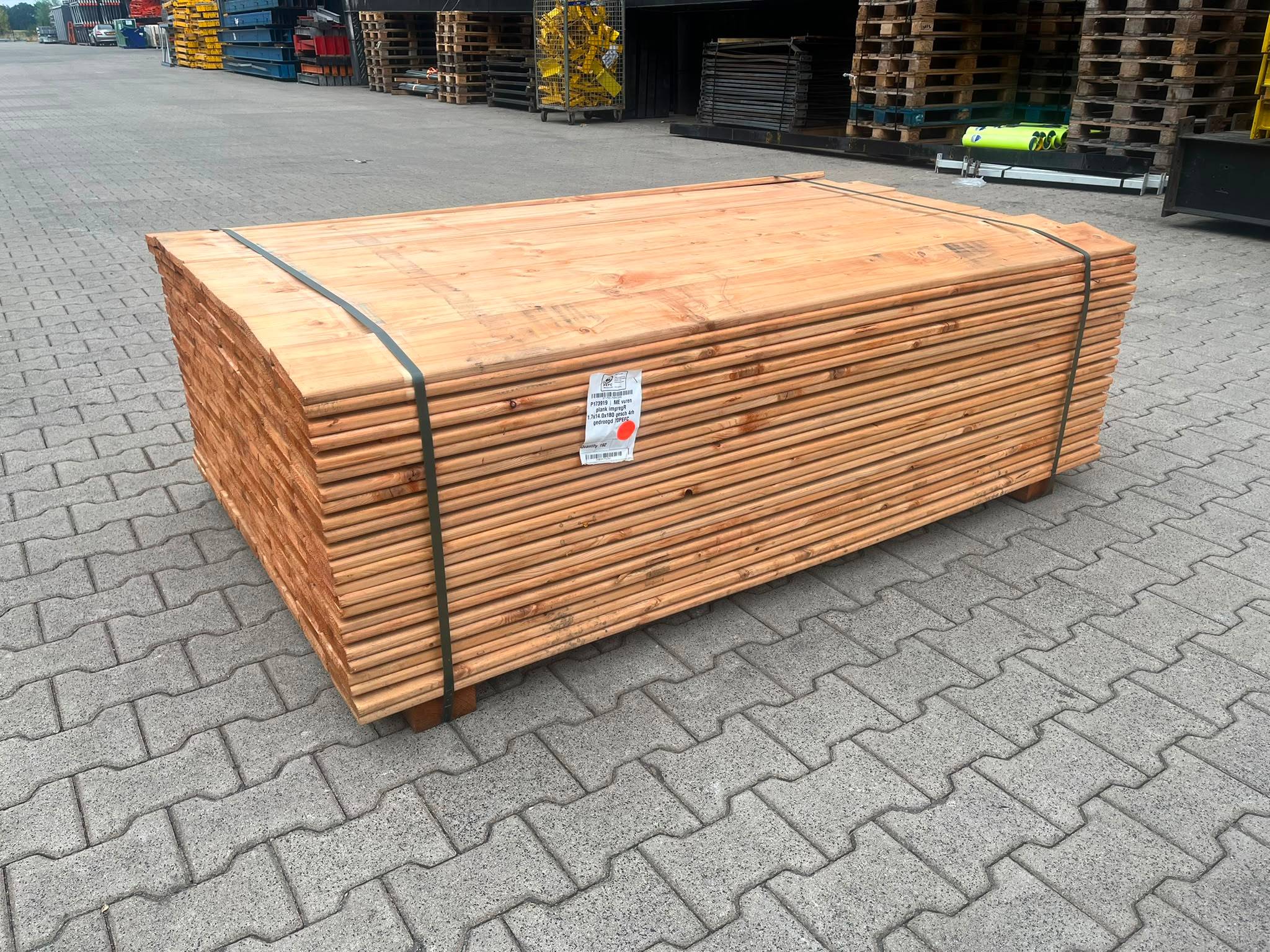 Charge von roten Planken der Klasse 1800x140x17mm 192 Stück Neu