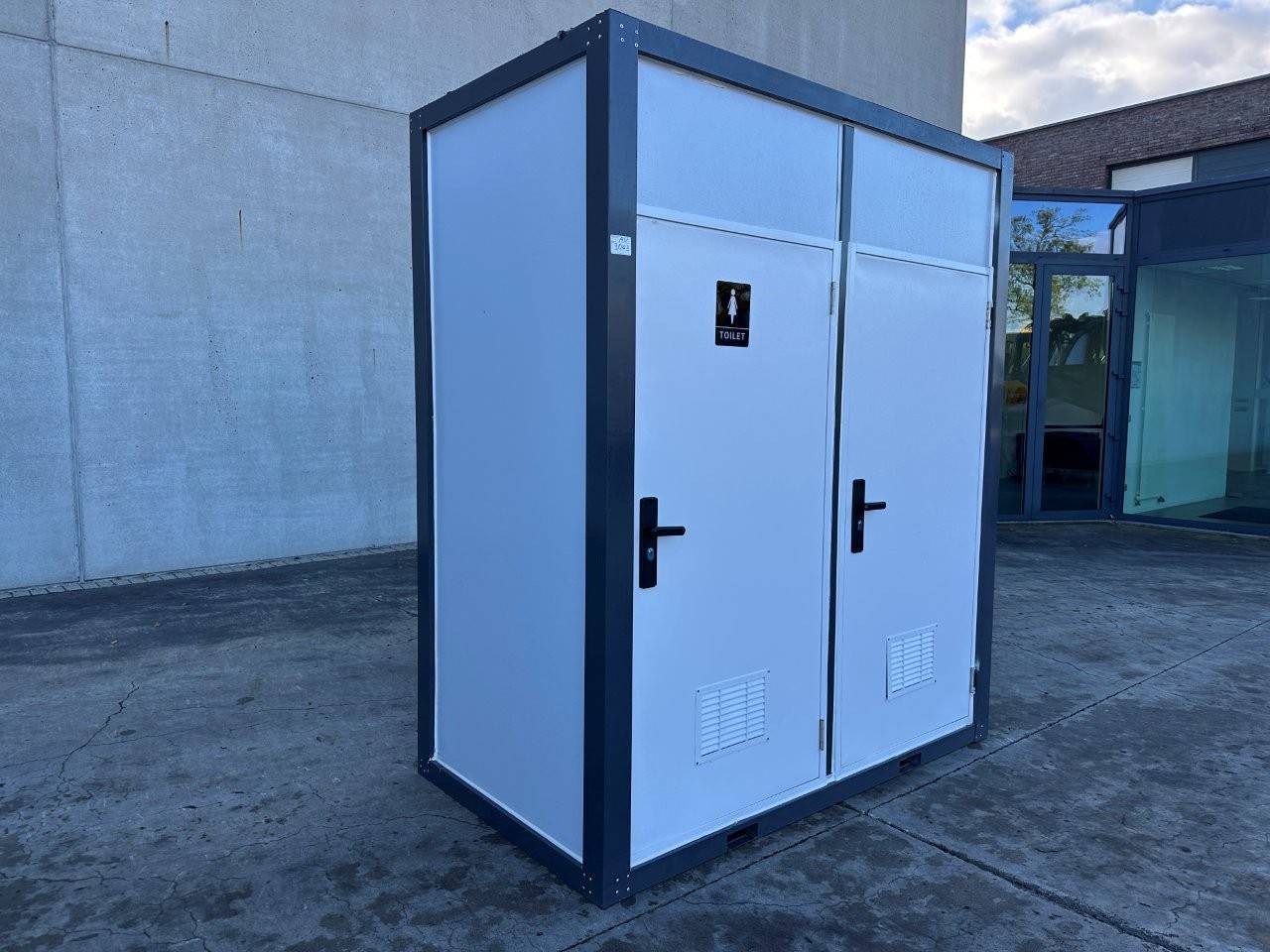 Double Toilet Cabin