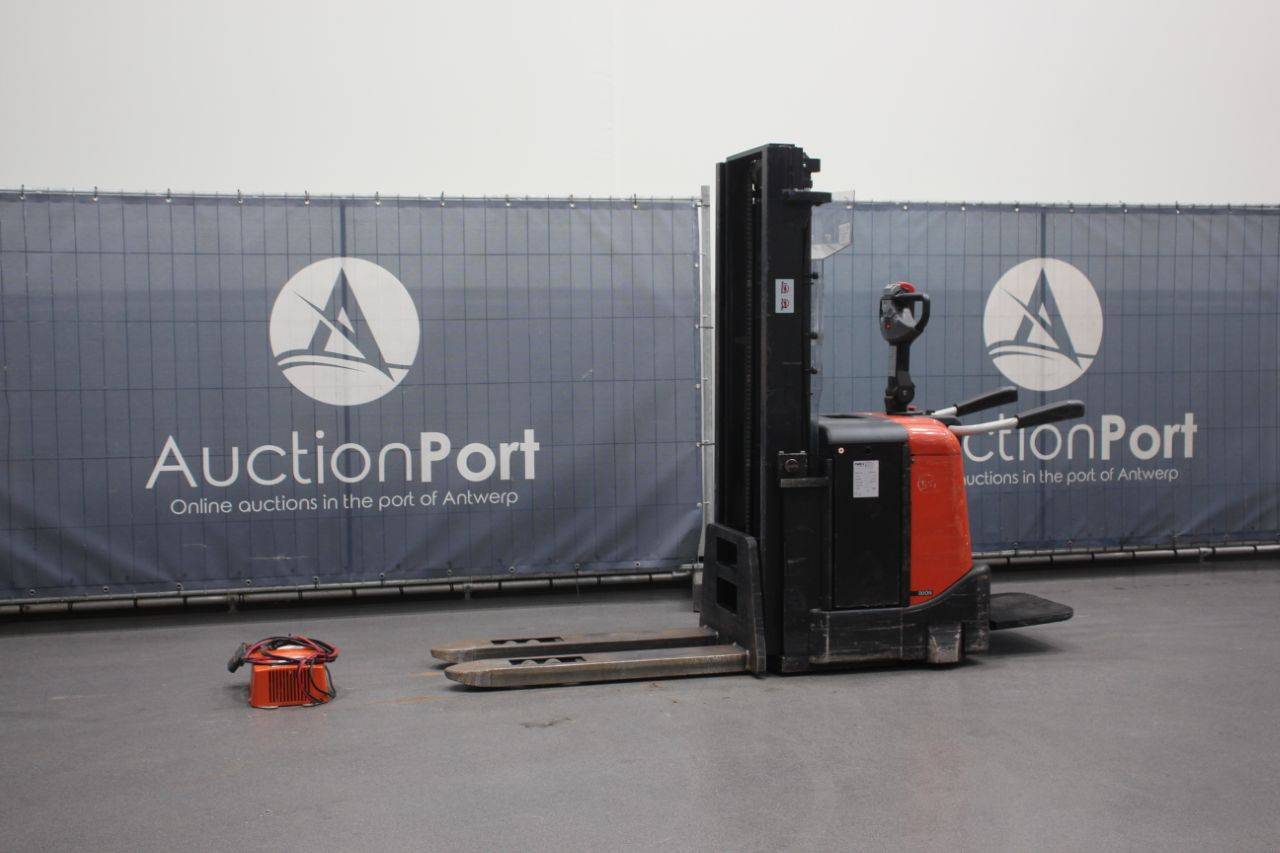 Stacker BT SPE160 Electric 1600kg 2.9m 2004