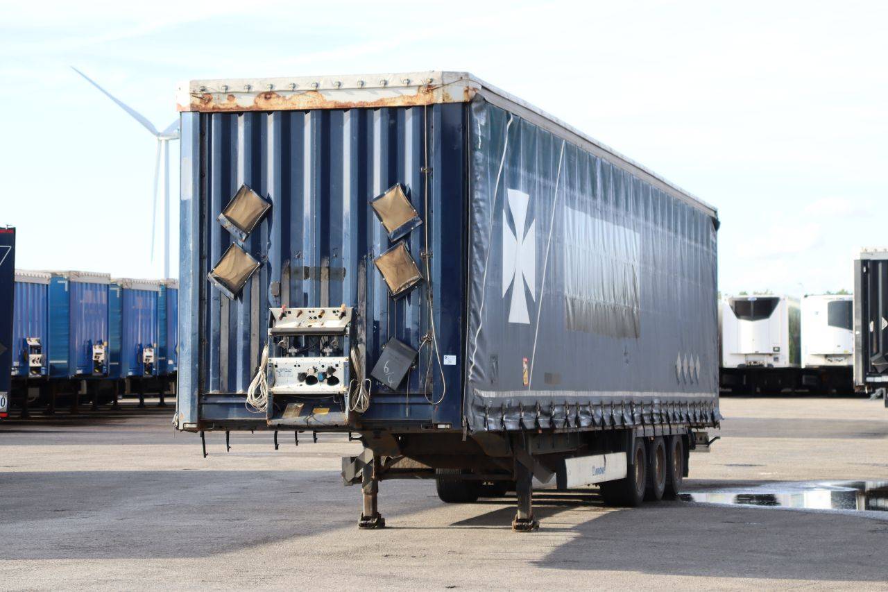 Semi-remorque à rideaux coulissants Krone 39000kg 2015