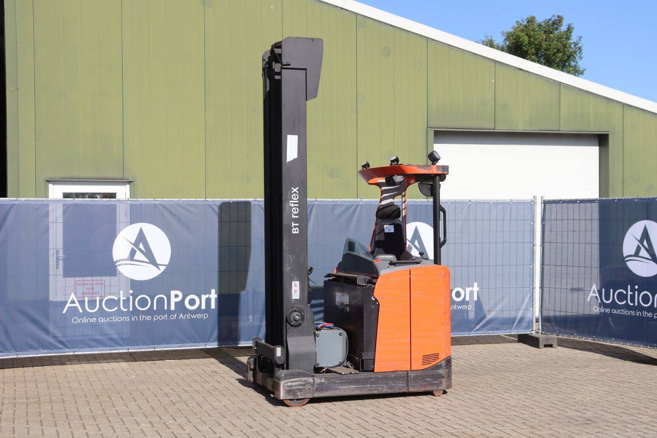 Carrello elevatore retrattile elettrico Toyota RRE160 da 1600 kg, anno 2018