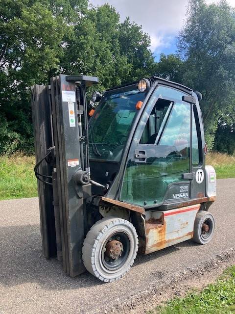 Forklift Nissan 25 LPG 2500kg