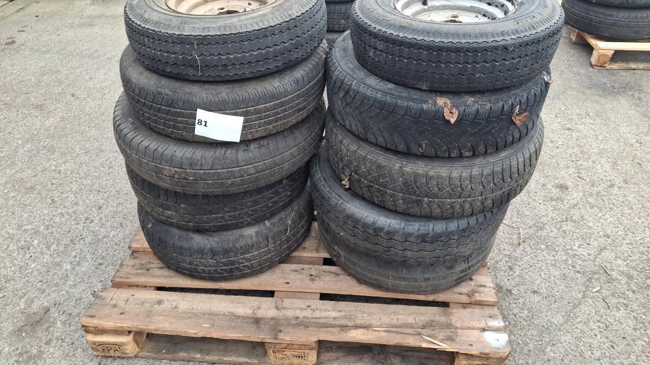Lote de pneus variados com aros, 10 unidades