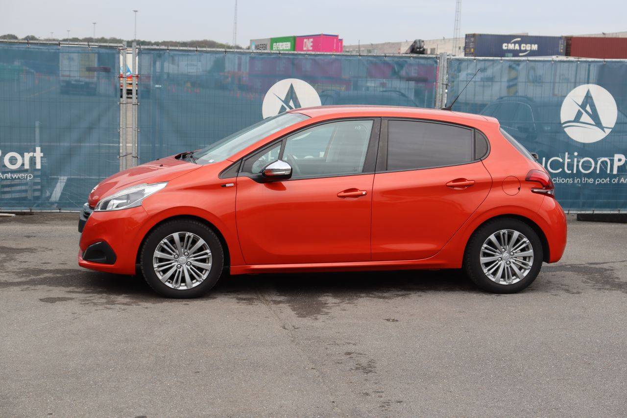 Passenger car Peugeot 208 Petrol 82hp 2017 (Margin)