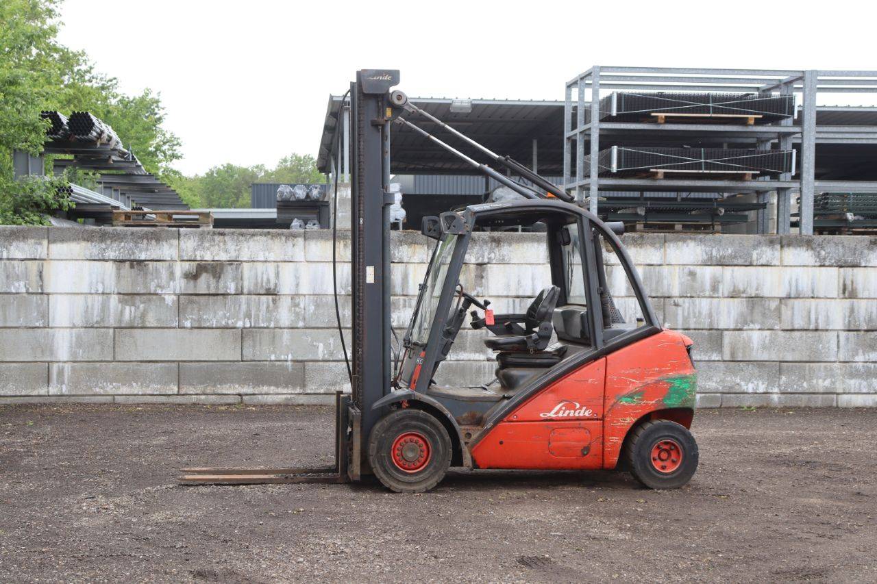 Carrello elevatore diesel Linde H30D da 3000 kg, anno 2004