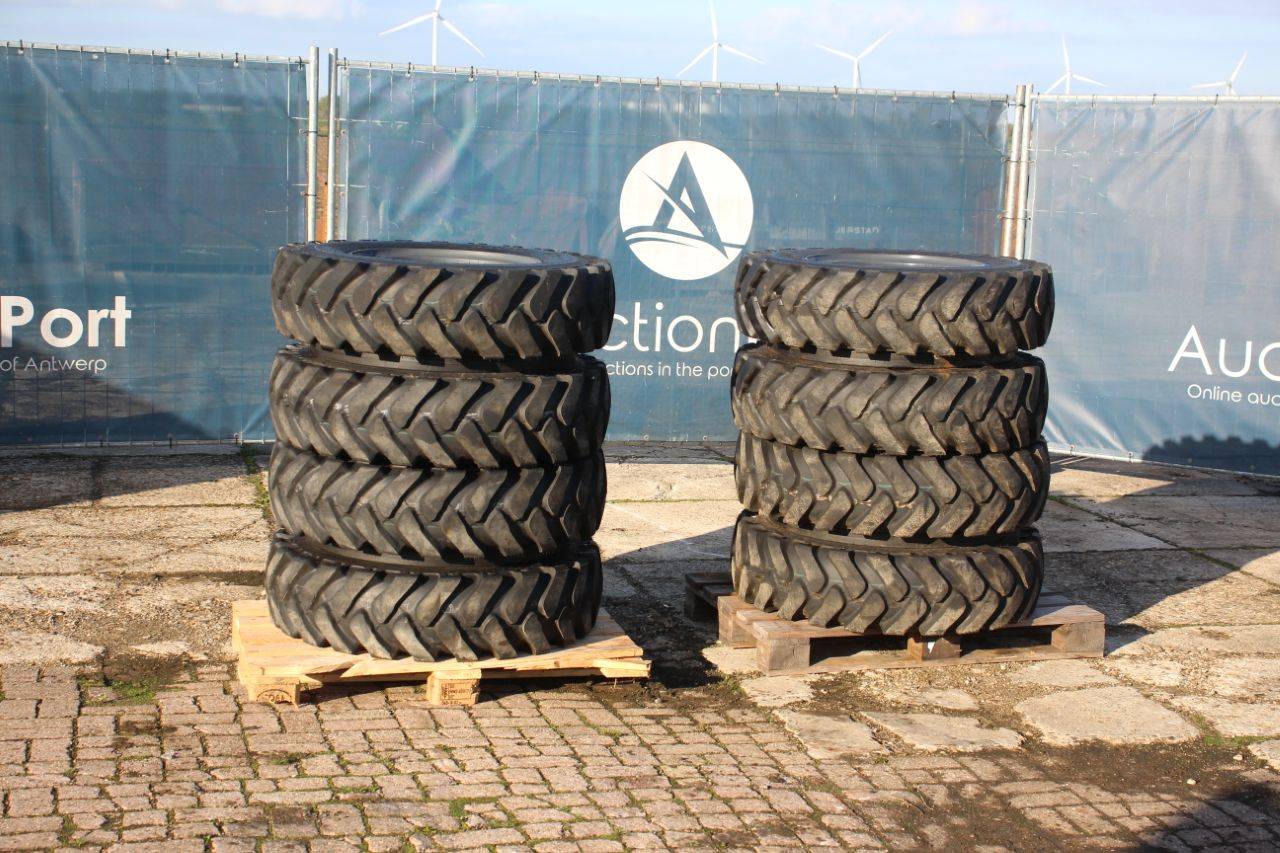 Set of tires KUMHO 10.00-20 on rims 8 pieces New