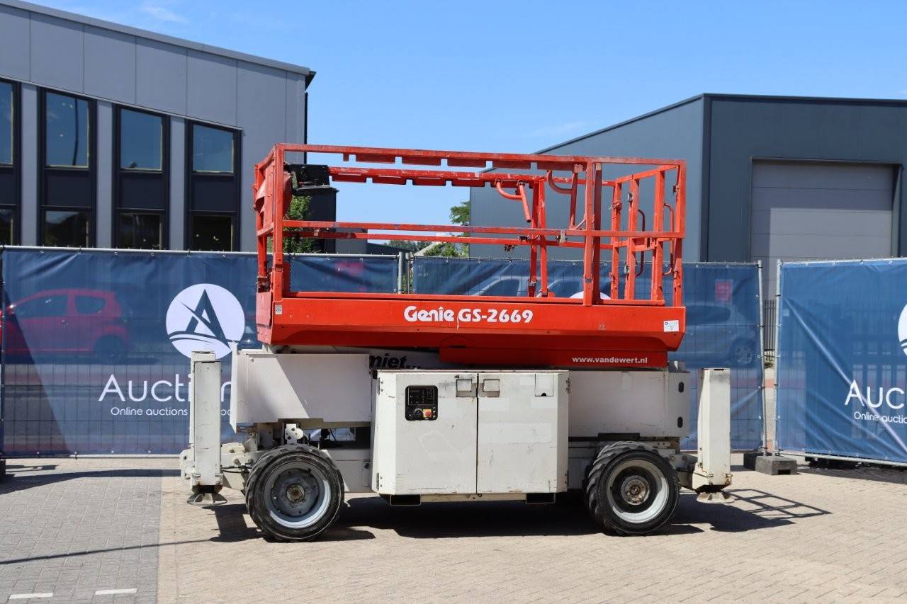 Scissor lift Genie GS-2669 RT Diesel 9.75m 2013